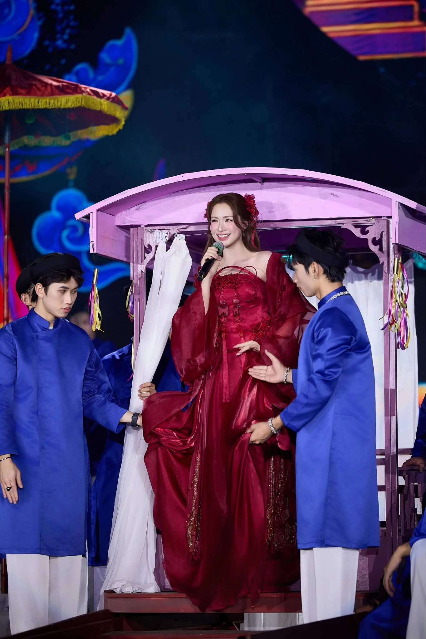 Ca sĩ Việt làm show miễn phí ở Bắc Ninh, chiếu MV 327 triệu views cho cả làng cùng xem - Hình 2