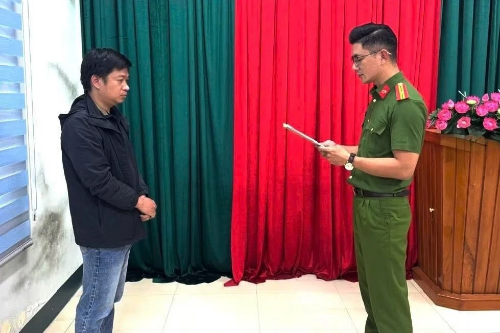 Giám đốc tự pha trộn, sang chiết hàng nghìn chai thuốc bảo vệ thực vật giả - Hình 1