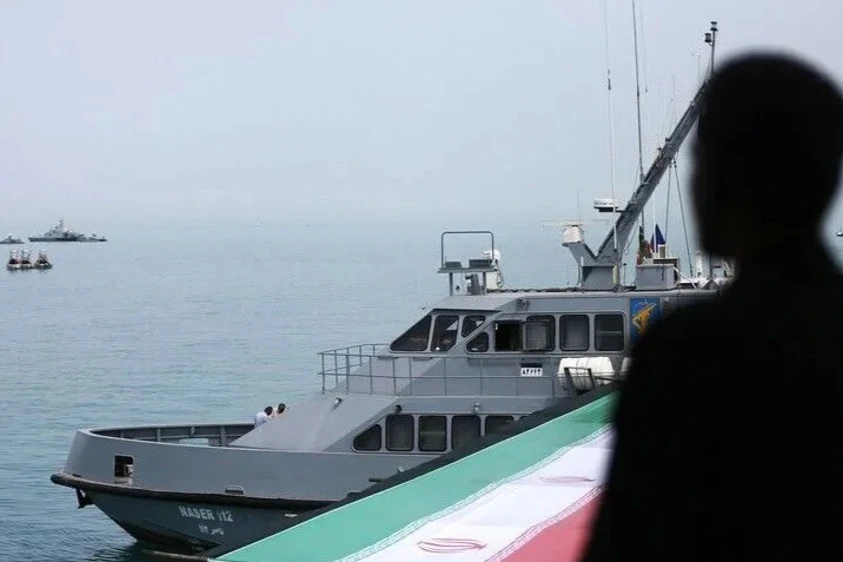 Iran đặt hạn chót về việc mở lại eo biển Hormuz - Hình 1