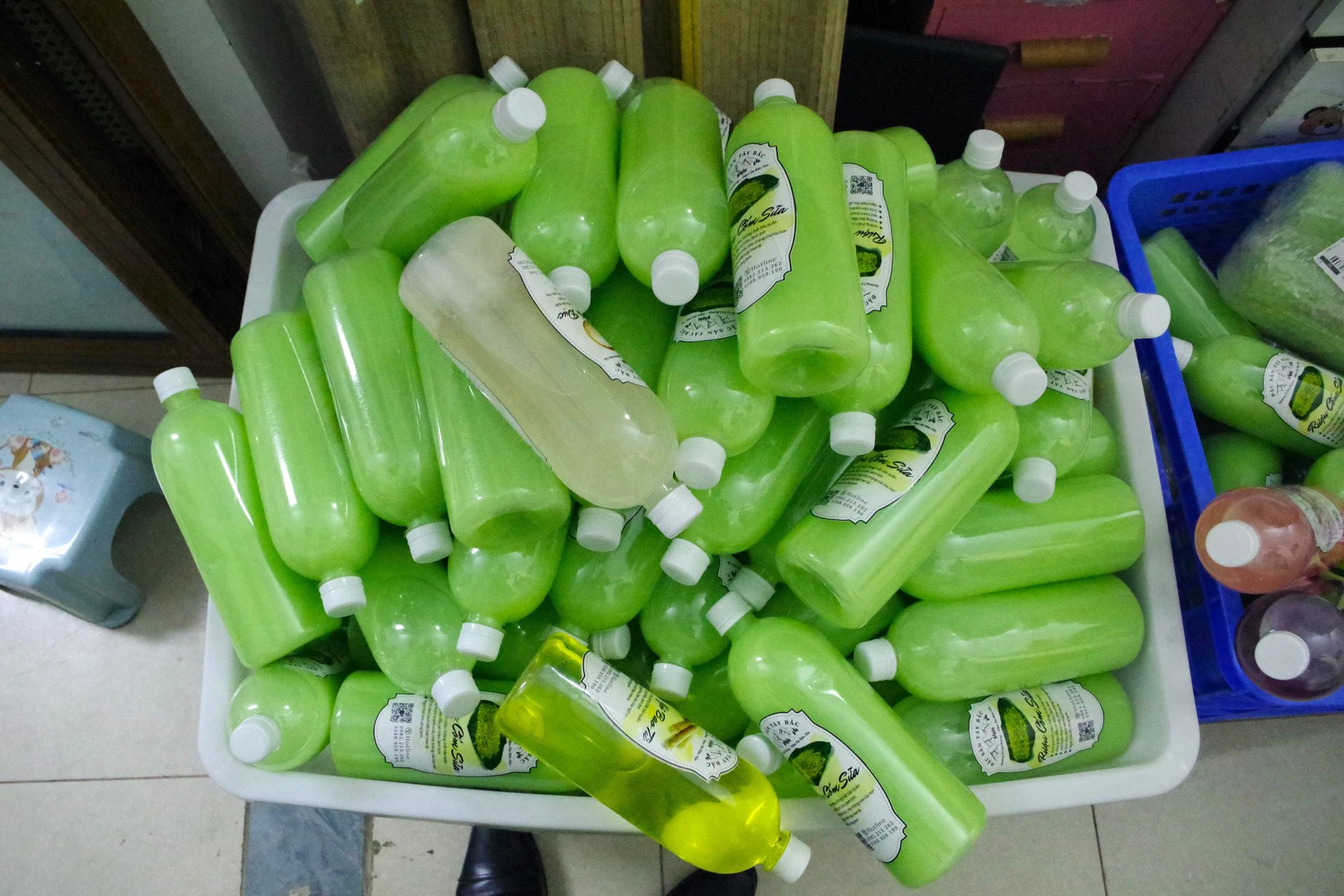 Kiểm tra kho rượu đặc sản ở Ninh Bình, thu giữ gần 1.800 lít - Hình 2