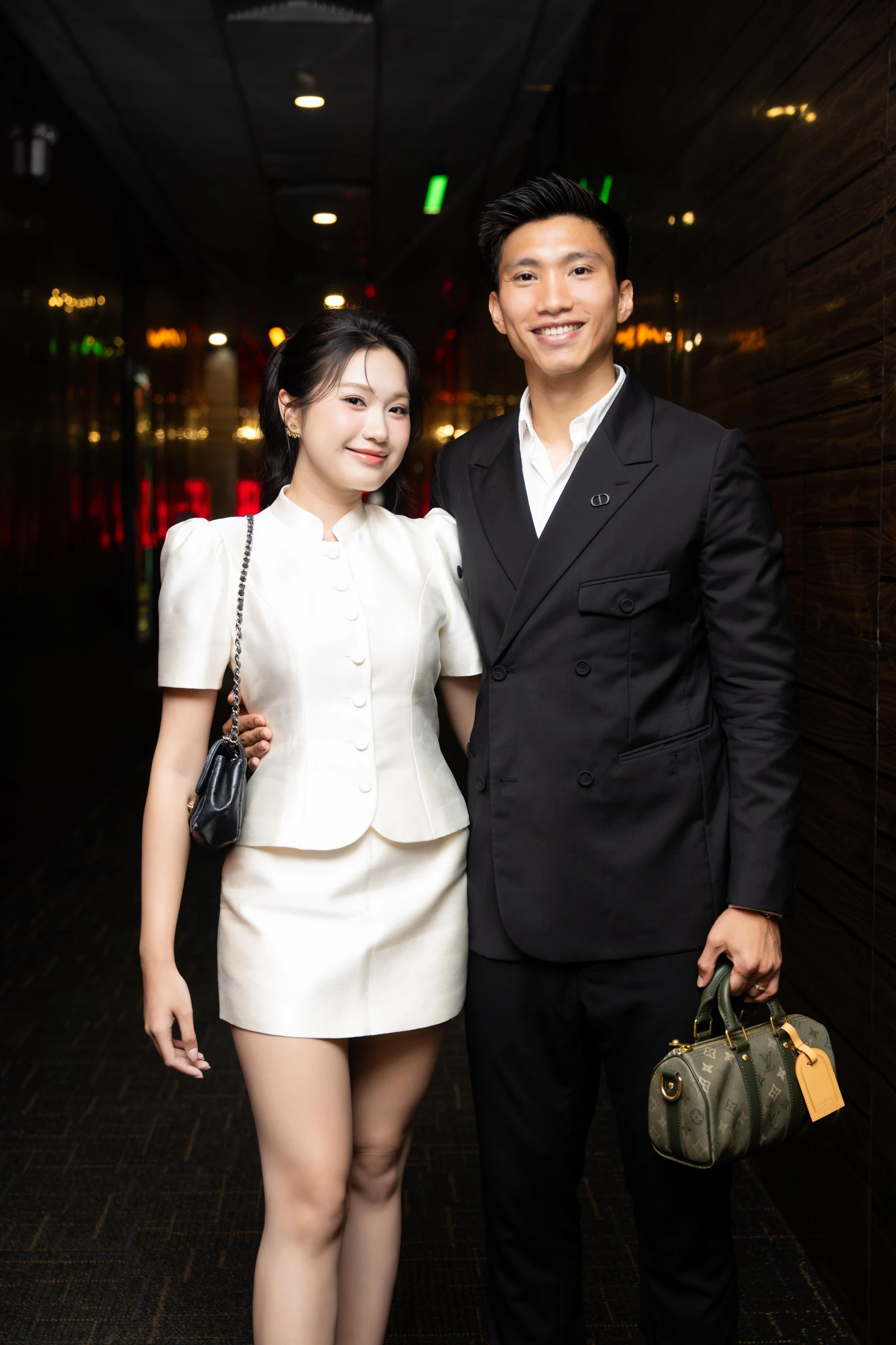 Đoàn Văn Hậu - Doãn Hải My lộ diện sau ồn ào, đẹp nức nở dùng kính lúp soi cũng không ra khuyết điểm - Hình 1
