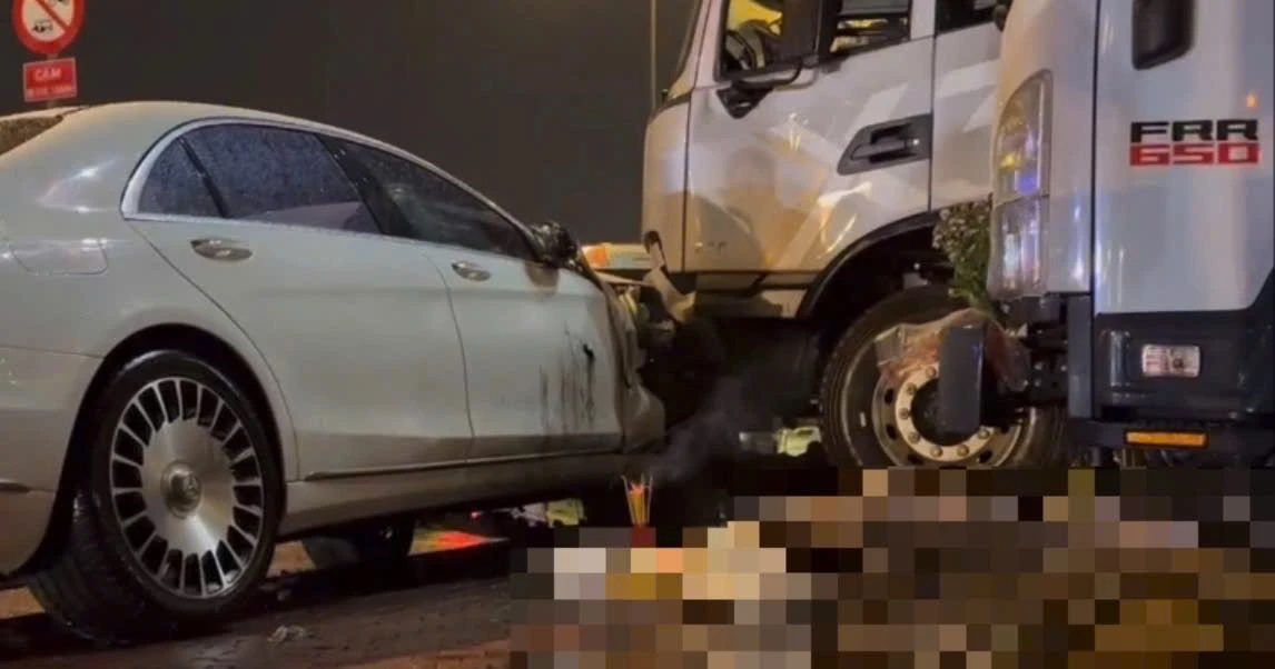 Mercedes tông liên hoàn 6 xe máy, 3 ô tô ở TPHCM, người đàn ông tử vong tại chỗ - Hình 1