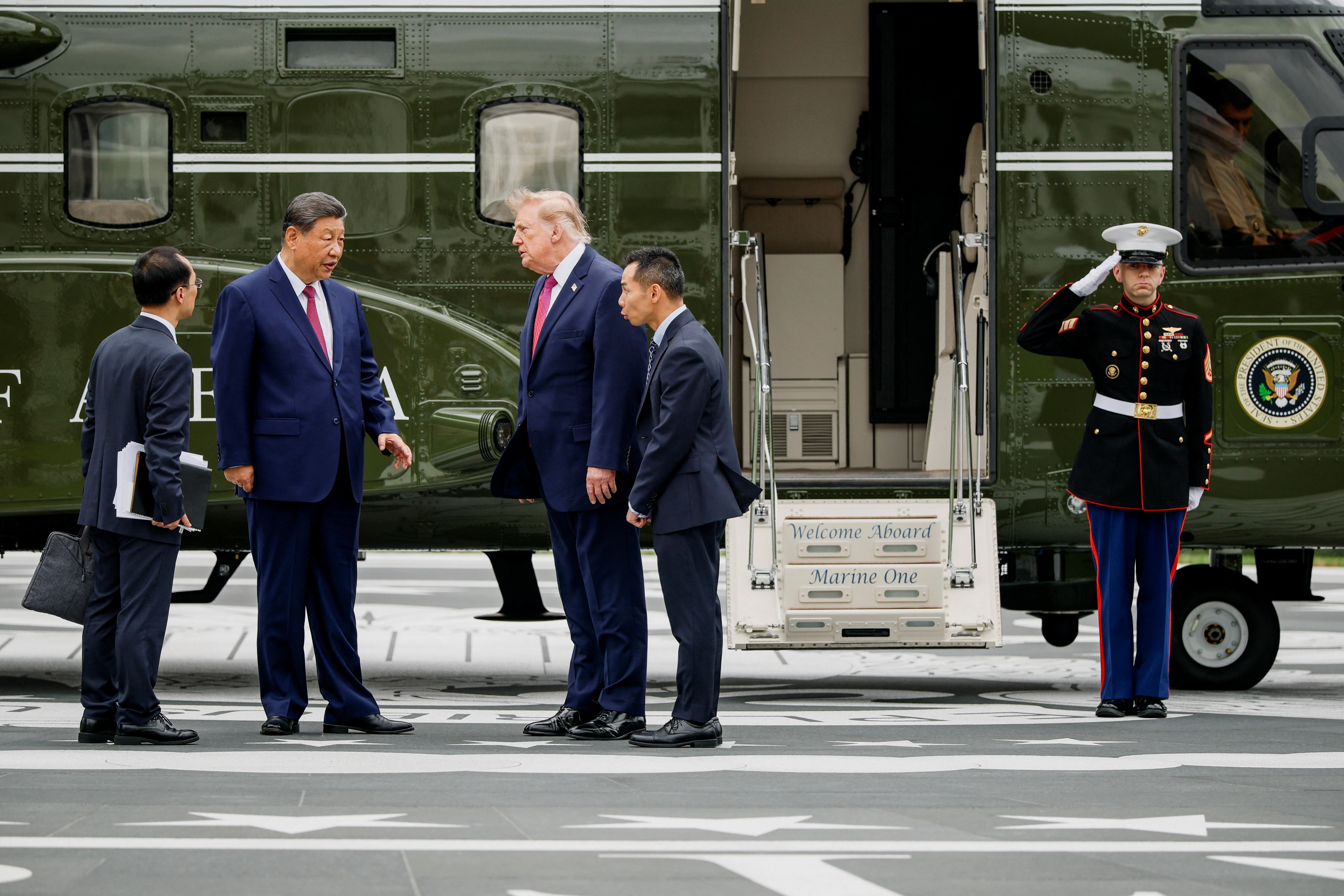 Ông Trump đưa ông Tập thăm bãi đáp trực thăng mới ở Nhà Trắng - Hình 2