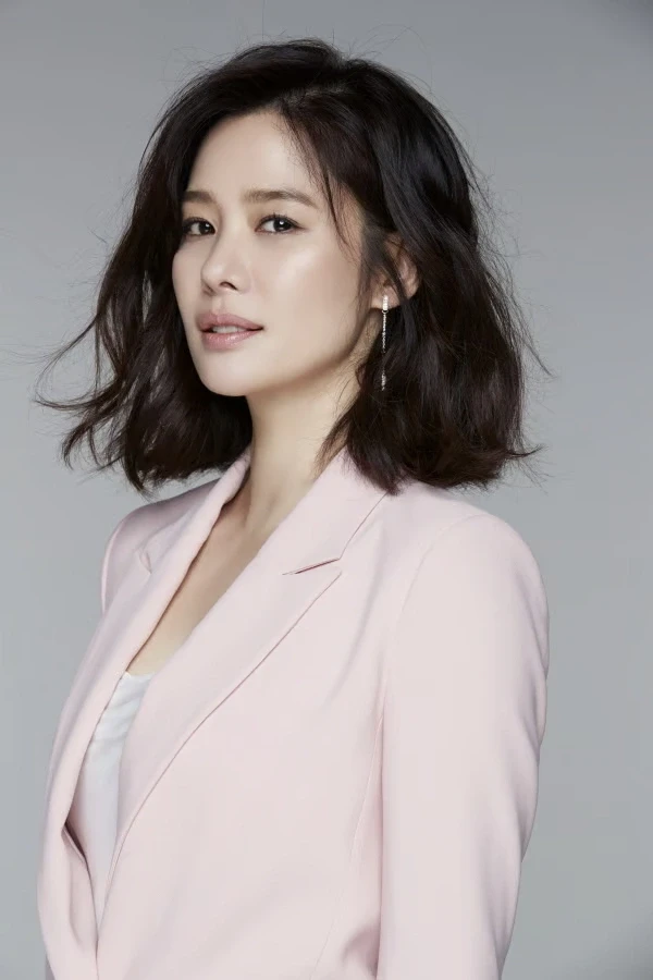 Cuộc sống cô đơn tuổi 49 của chị gái Lee Min Ho vẫn còn độc thân - Hình 6