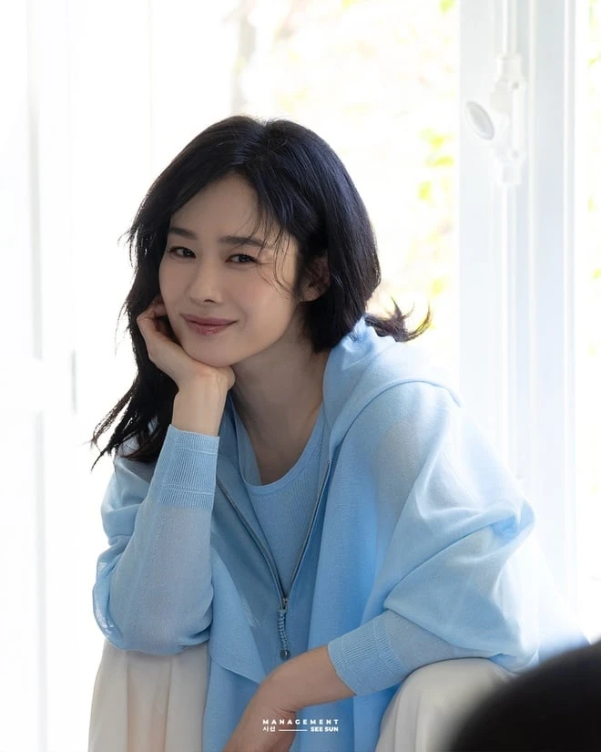 Cuộc sống cô đơn tuổi 49 của chị gái Lee Min Ho vẫn còn độc thân - Hình 4