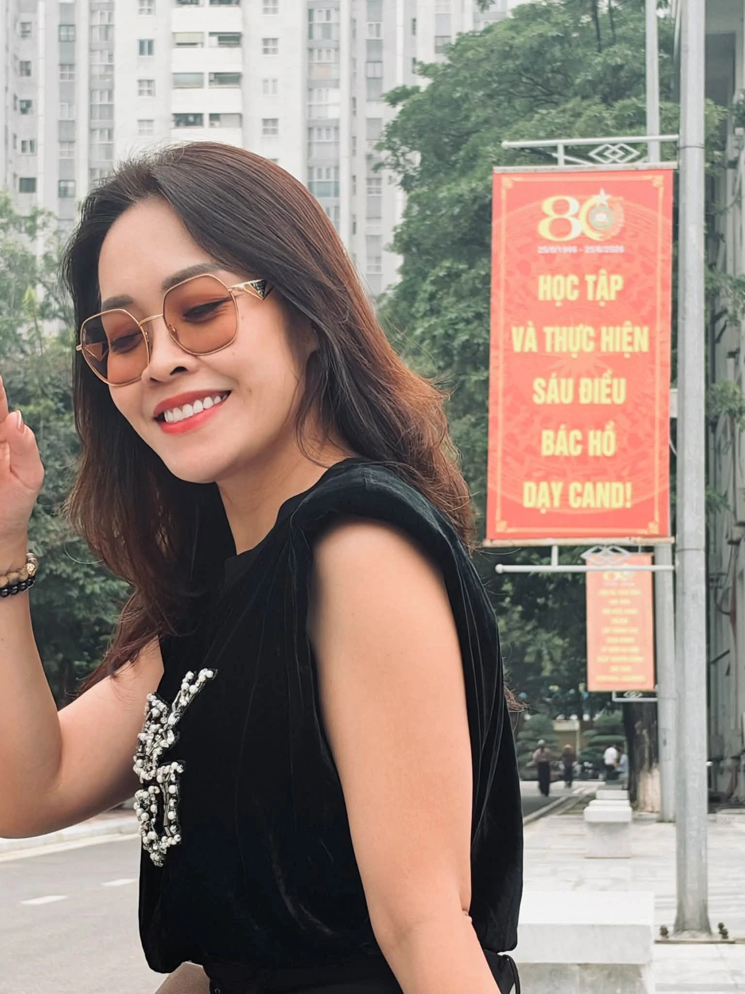 Hoa hậu Mai Phương Thúy giản dị ra phố, ca sĩ Mỹ Tâm ẩn ý - Hình 4