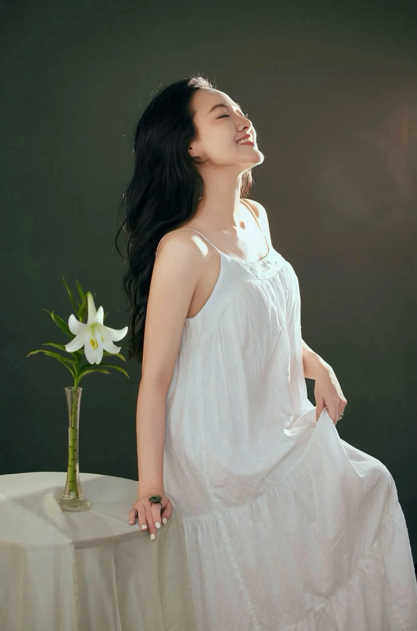 Hoa hậu Mai Phương Thúy giản dị ra phố, ca sĩ Mỹ Tâm ẩn ý - Hình 2