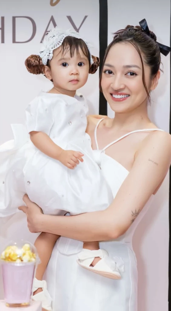 Mẹ đơn thân Vbiz vừa là Chị Đẹp vừa là Em Xinh, hát ballad lên top 1 cả nước - Hình 3