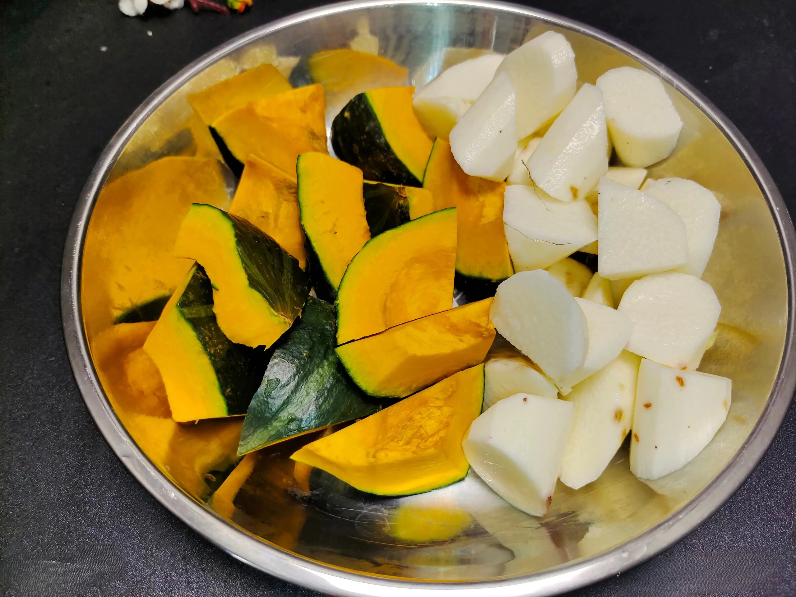 Món canh mẹ tôi nấu cho bữa cơm mùa thu, vừa đặt lên bàn là cả nhà ăn hết veo trong nháy mắt - Hình 2