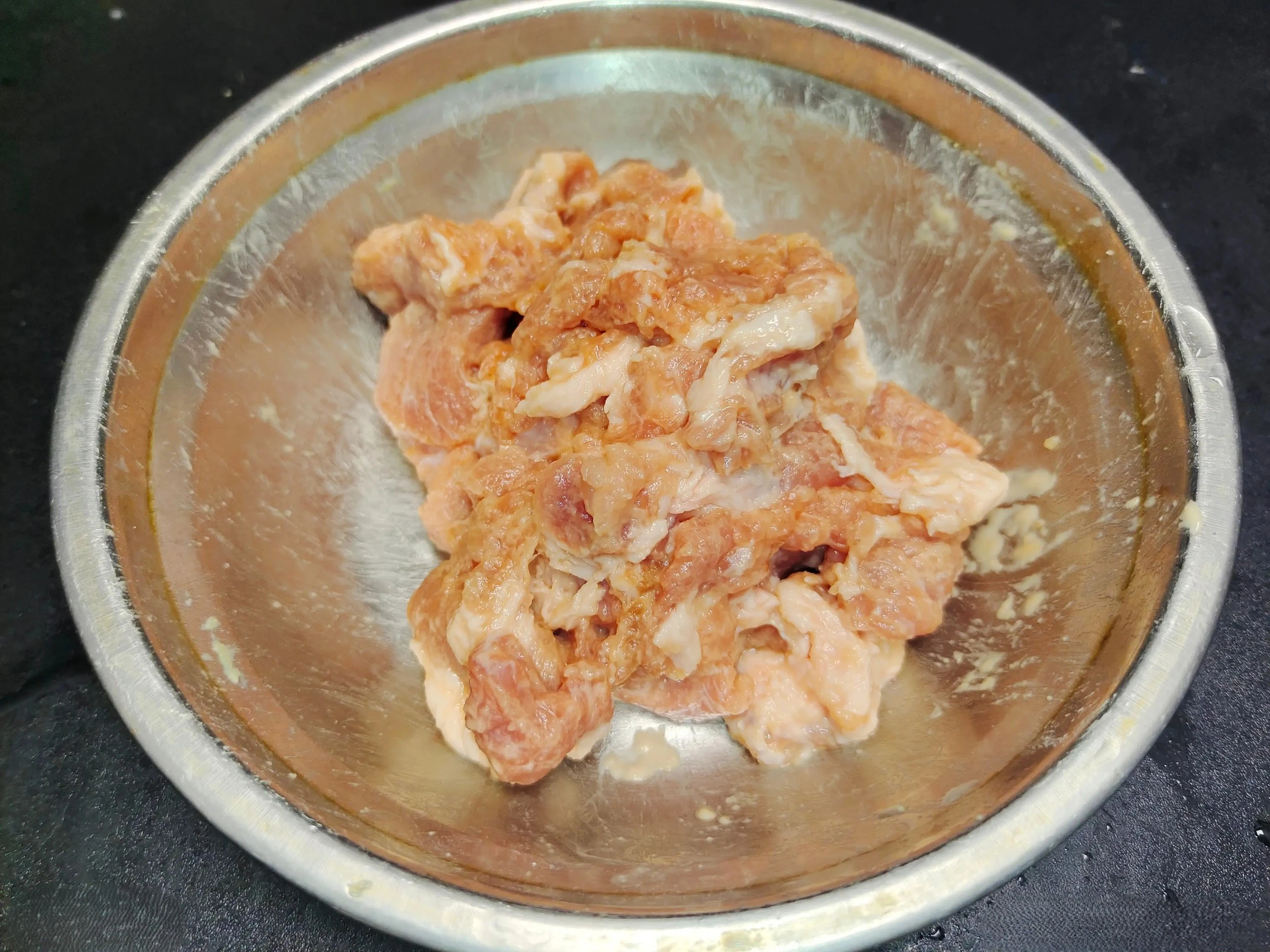 Món canh mẹ tôi nấu cho bữa cơm mùa thu, vừa đặt lên bàn là cả nhà ăn hết veo trong nháy mắt - Hình 1