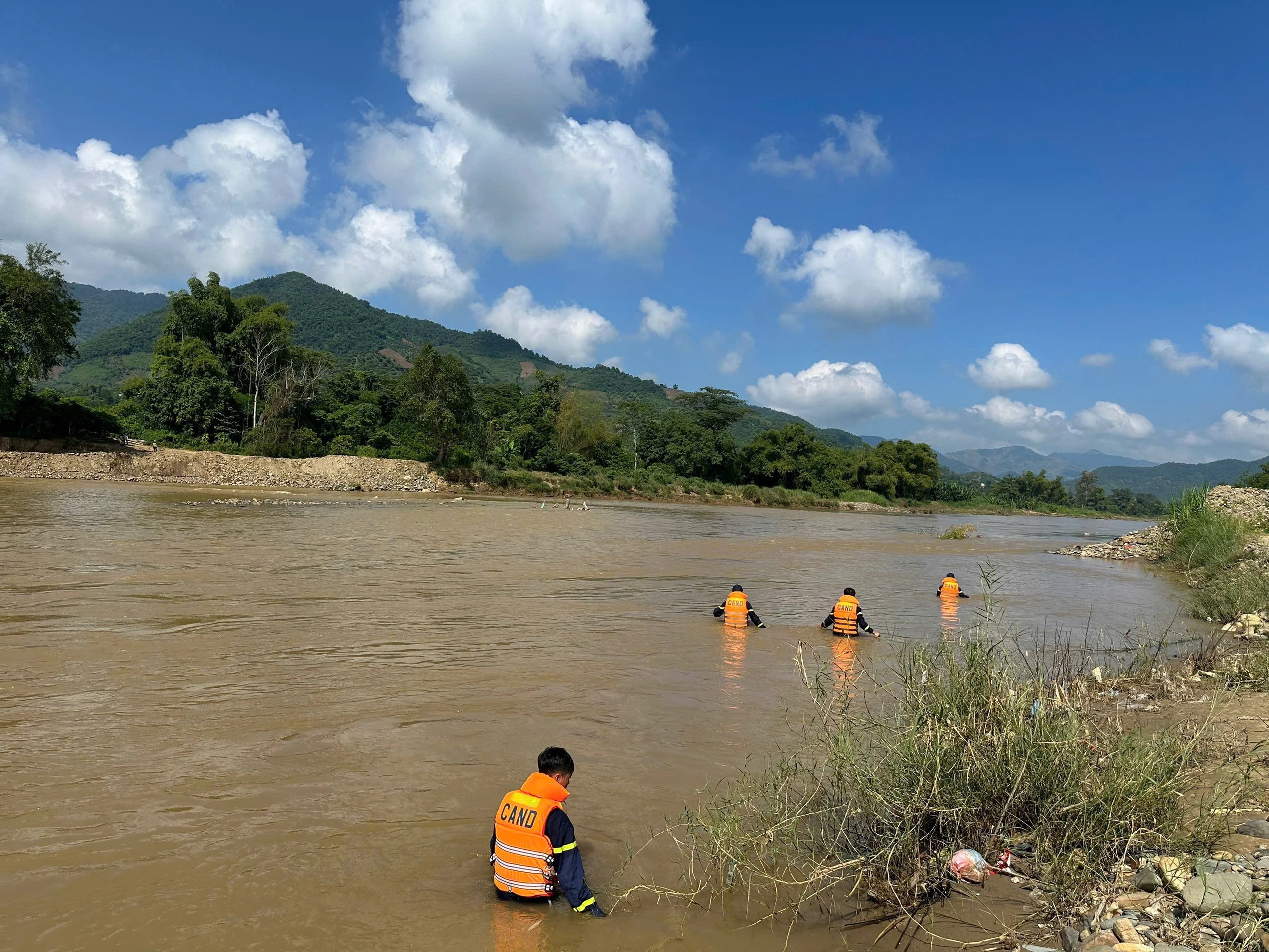 Nam thanh niên rơi xuống sông Mã, thi thể tìm thấy tại Lào - Hình 2
