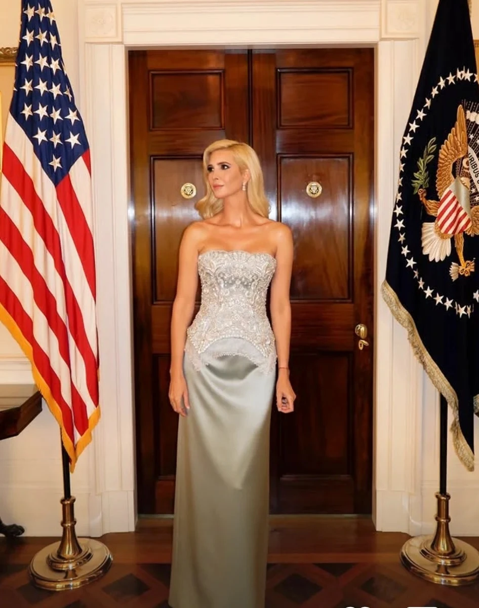 Ngoại giao thời trang của nhà Ivanka Trump trong lễ đón Chủ tịch Trung Quốc - Hình 3