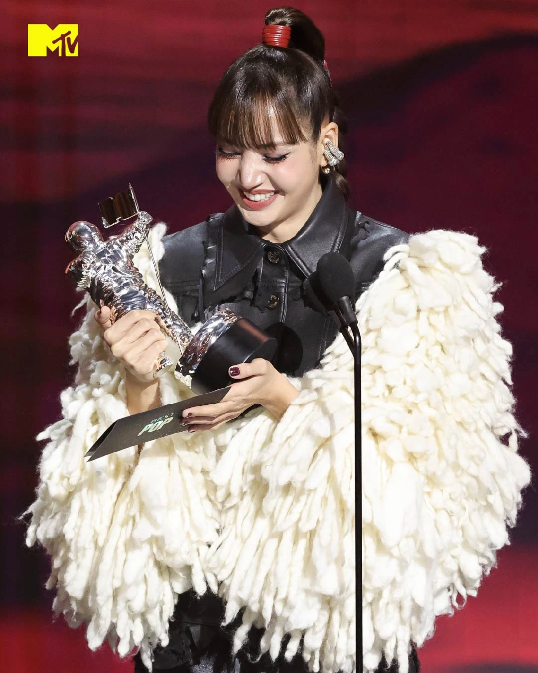 Lisa (BLACKPINK) lên đồ chặt chém đến VMAs 2026 rồi nhẹ nhàng làm nên lịch sử - Hình 5