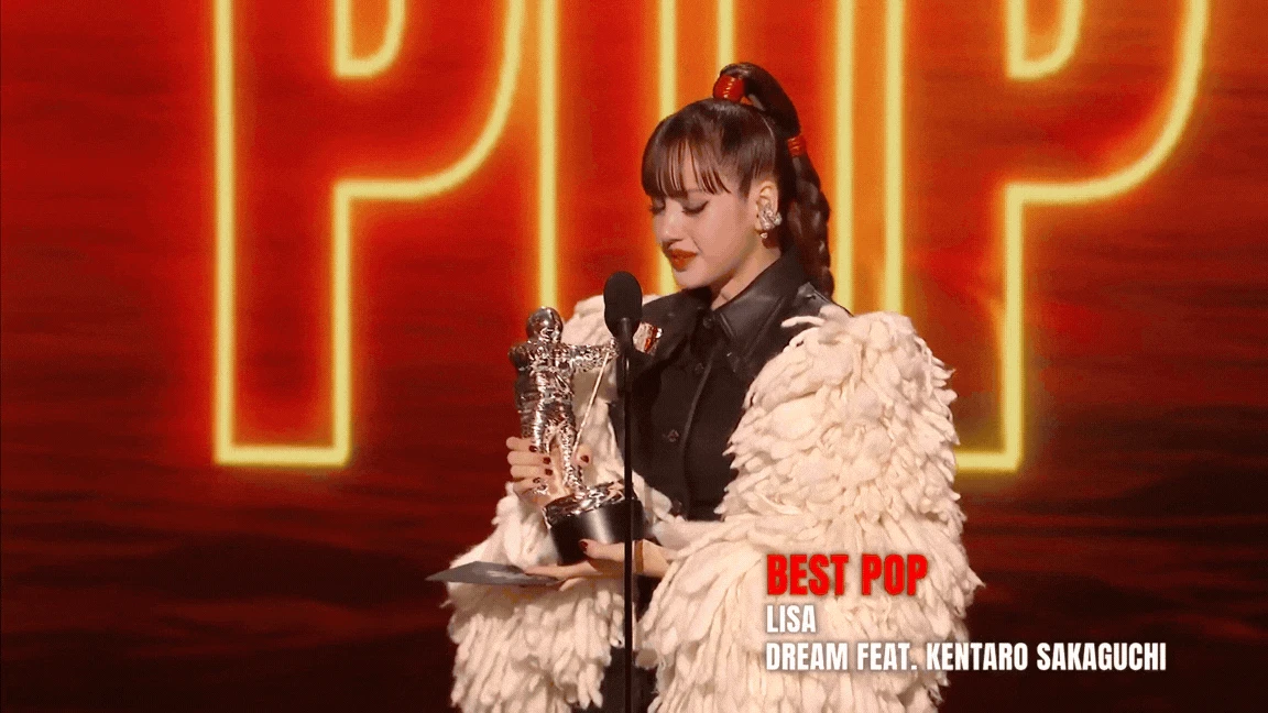 Lisa (BLACKPINK) lên đồ chặt chém đến VMAs 2026 rồi nhẹ nhàng làm nên lịch sử - Hình 3