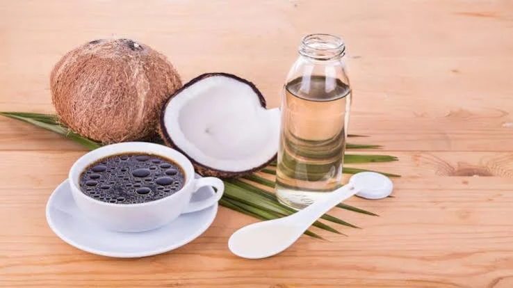 Môi khô, bong tróc hay xỉn màu: Có thể chăm sóc tại nhà thế nào? - Hình 3