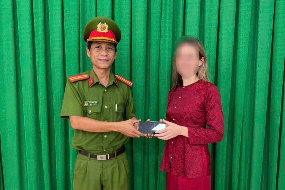 Bắt giữ 2 thanh niên giật điện thoại của du khách Nga ở Vũng Tàu - Hình 2