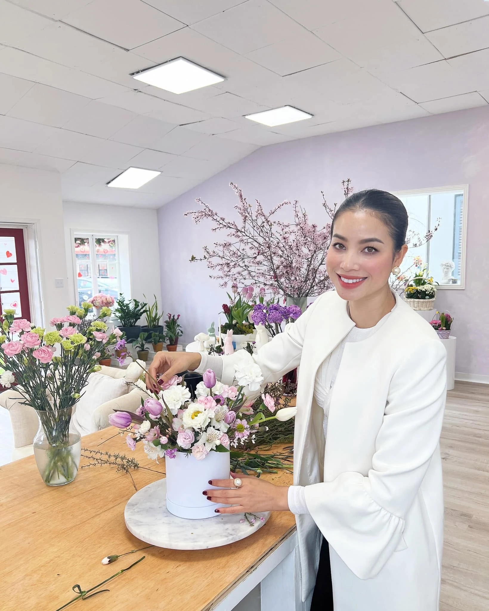 Hoa hậu Vbiz mở quán trà sữa ở đường Huỳnh Thúc Kháng, ngày khai trương bị nhóm người lạ tạt mắm tôm - Hình 5