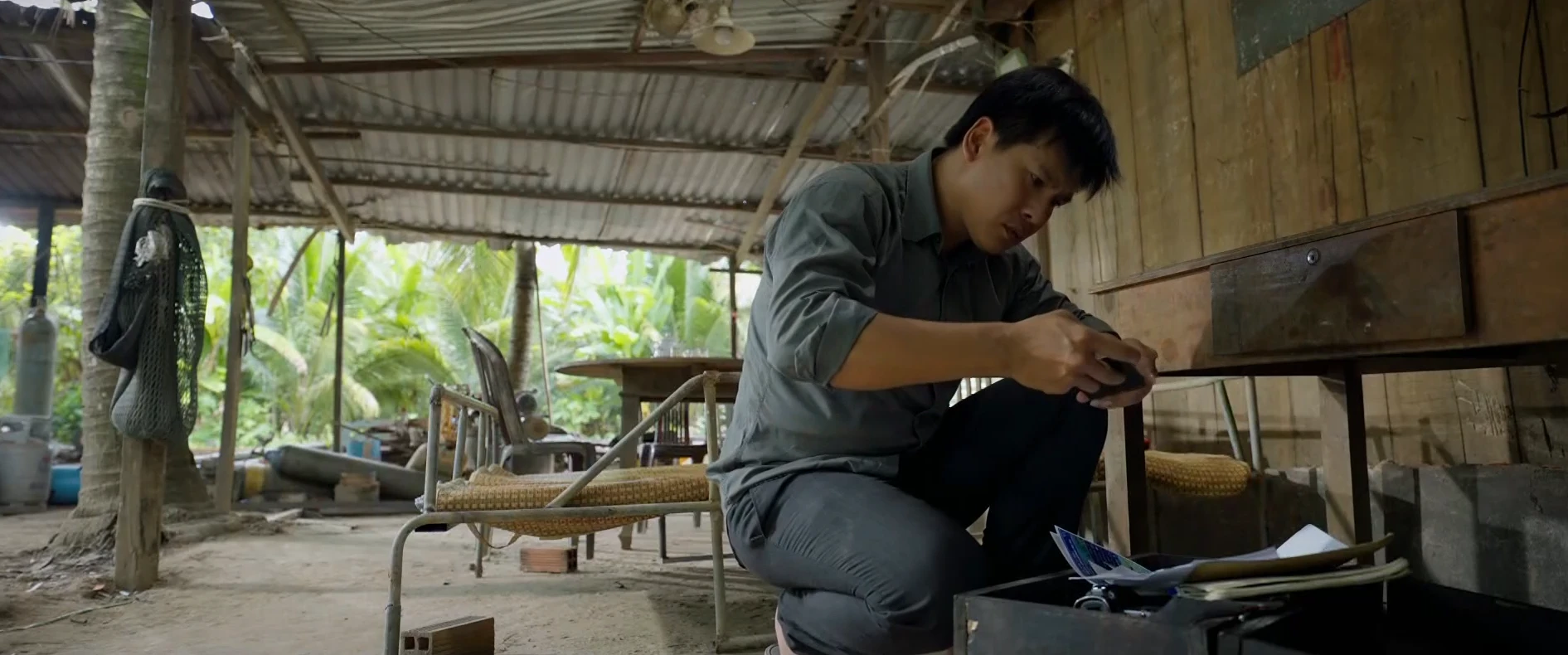 Phù sa - Tập 27: Ông trùm giấu mặt dùng thủ đoạn trong tối ngoài sáng đối phó Chơn - Hình 9