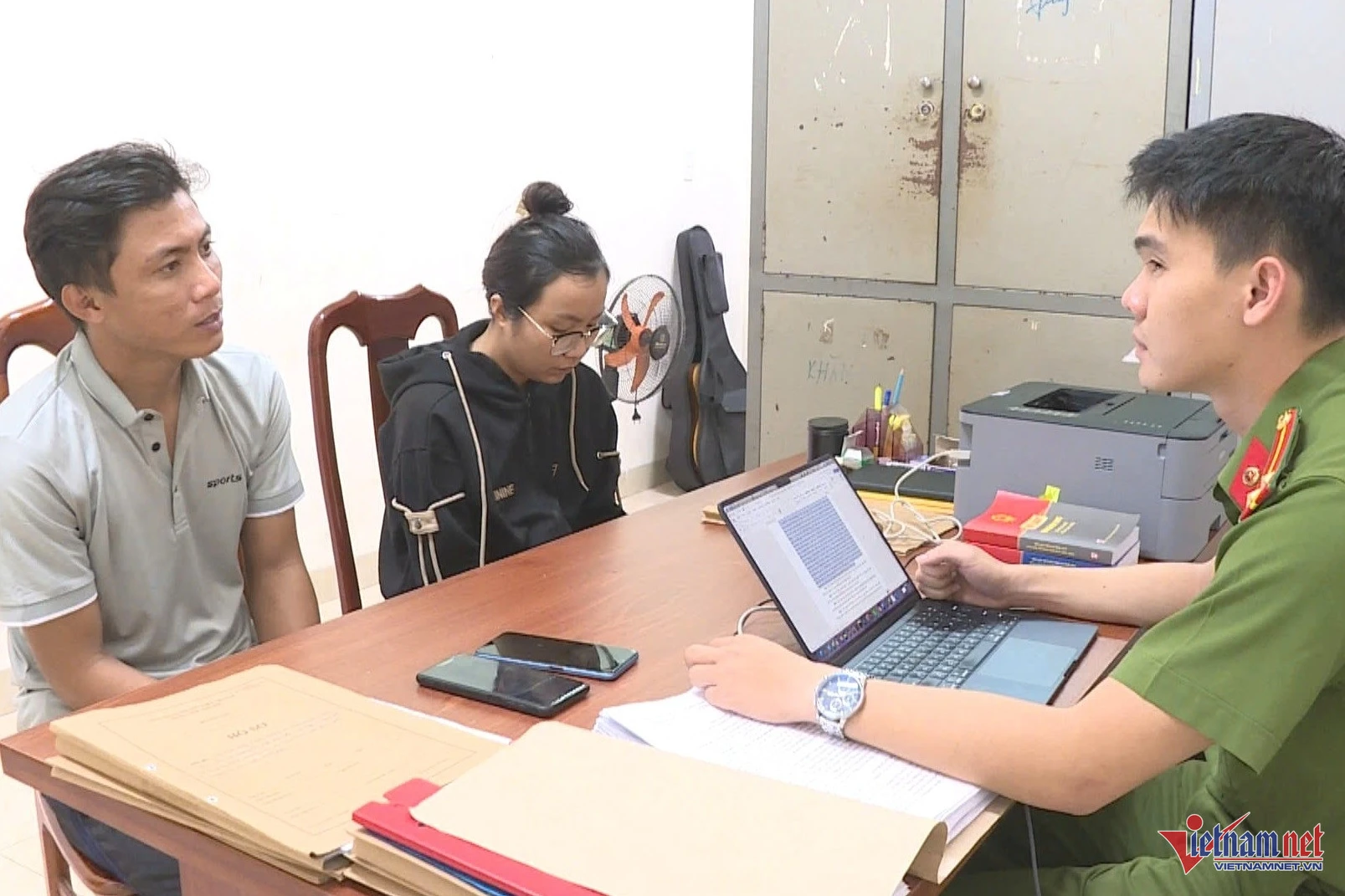 Ra tù 3 tháng, cặp tình nhân lại bị bắt vì lừa đảo - Hình 1