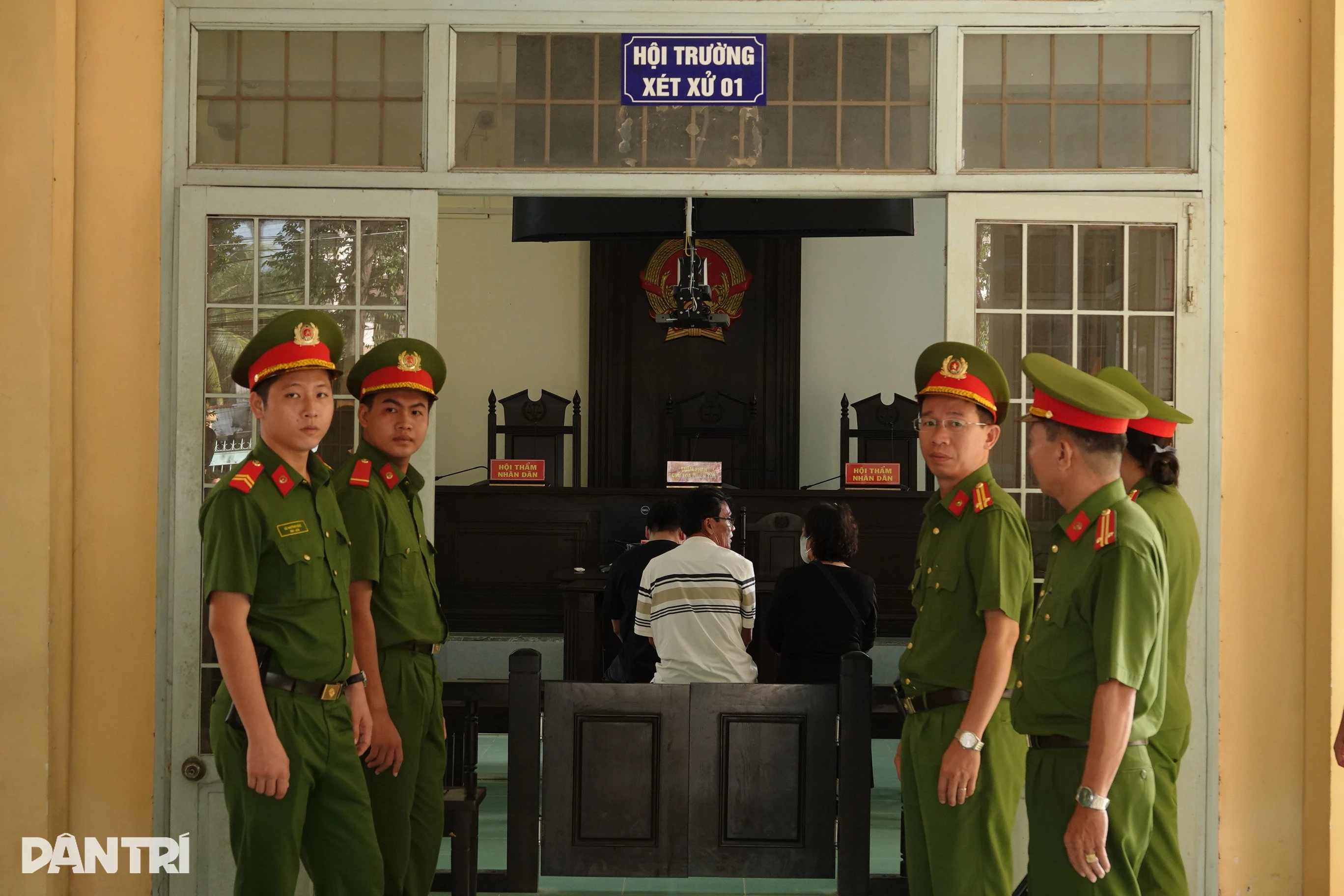 Sau nhiều lần hoãn, tài xế khiến nữ sinh 14 tuổi tử vong hầu tòa - Hình 1