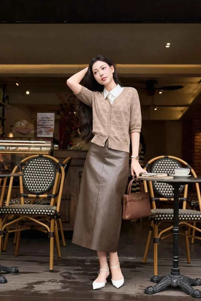 Vẻ ngoài kiêu kỳ với chân váy da - Hình 3