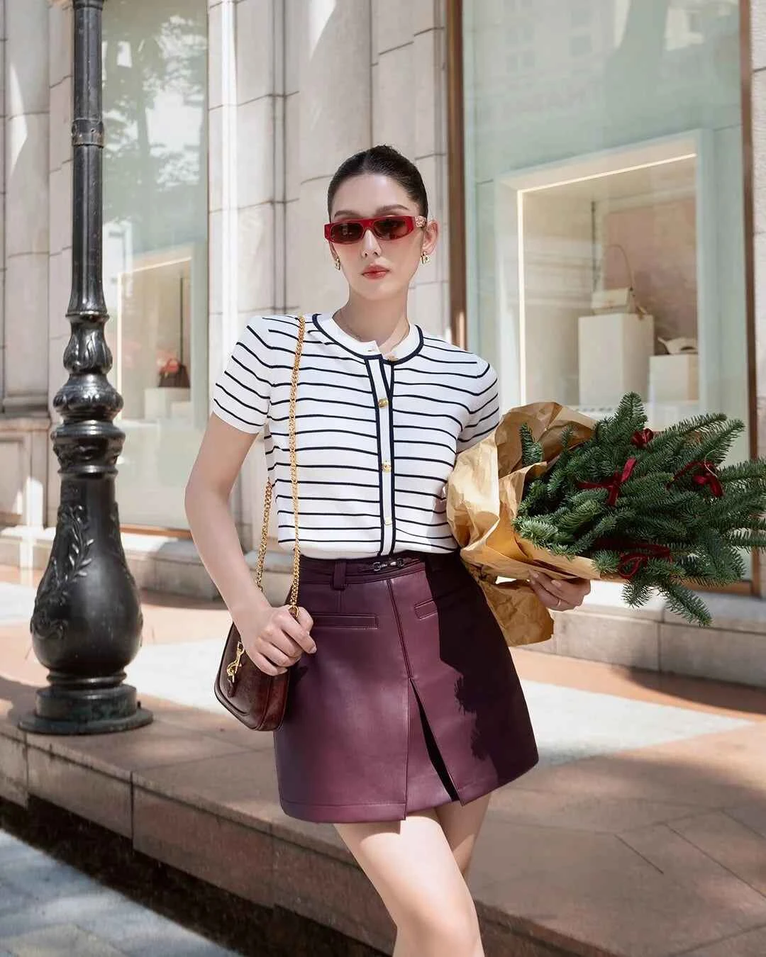 Vẻ ngoài kiêu kỳ với chân váy da - Hình 6