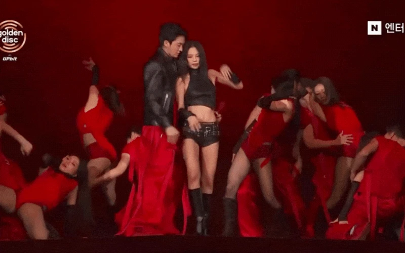 19 triệu lượt xem Jennie (BLACKPINK) đốt mắt tại GDA 2026, đẳng cấp thần tượng toàn năng khỏi bàn cãi - Hình 2