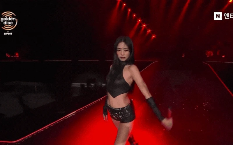 19 triệu lượt xem Jennie (BLACKPINK) đốt mắt tại GDA 2026, đẳng cấp thần tượng toàn năng khỏi bàn cãi - Hình 3
