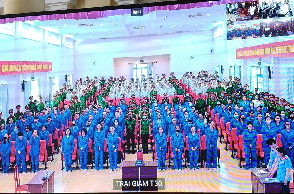Ca sĩ Chi Dân lãnh 7 năm tù, Trúc Phương 6 năm vì ma túy - Hình 2