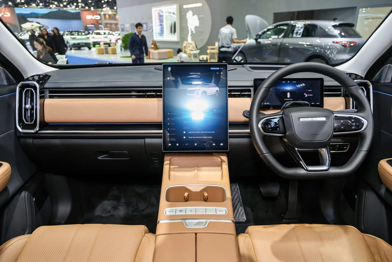 SUV hạng C công suất 354 mã lực, giá gần 900 triệu đồng - Hình 6