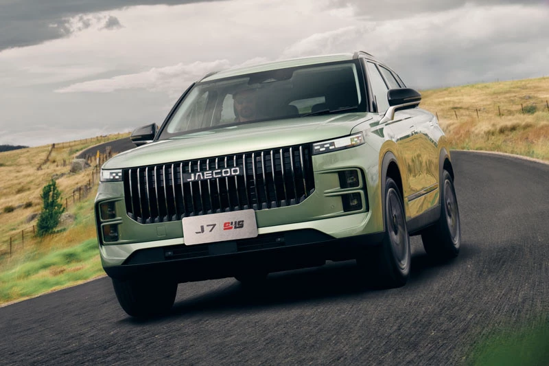 SUV hạng C công suất 354 mã lực, giá gần 900 triệu đồng - Hình 2