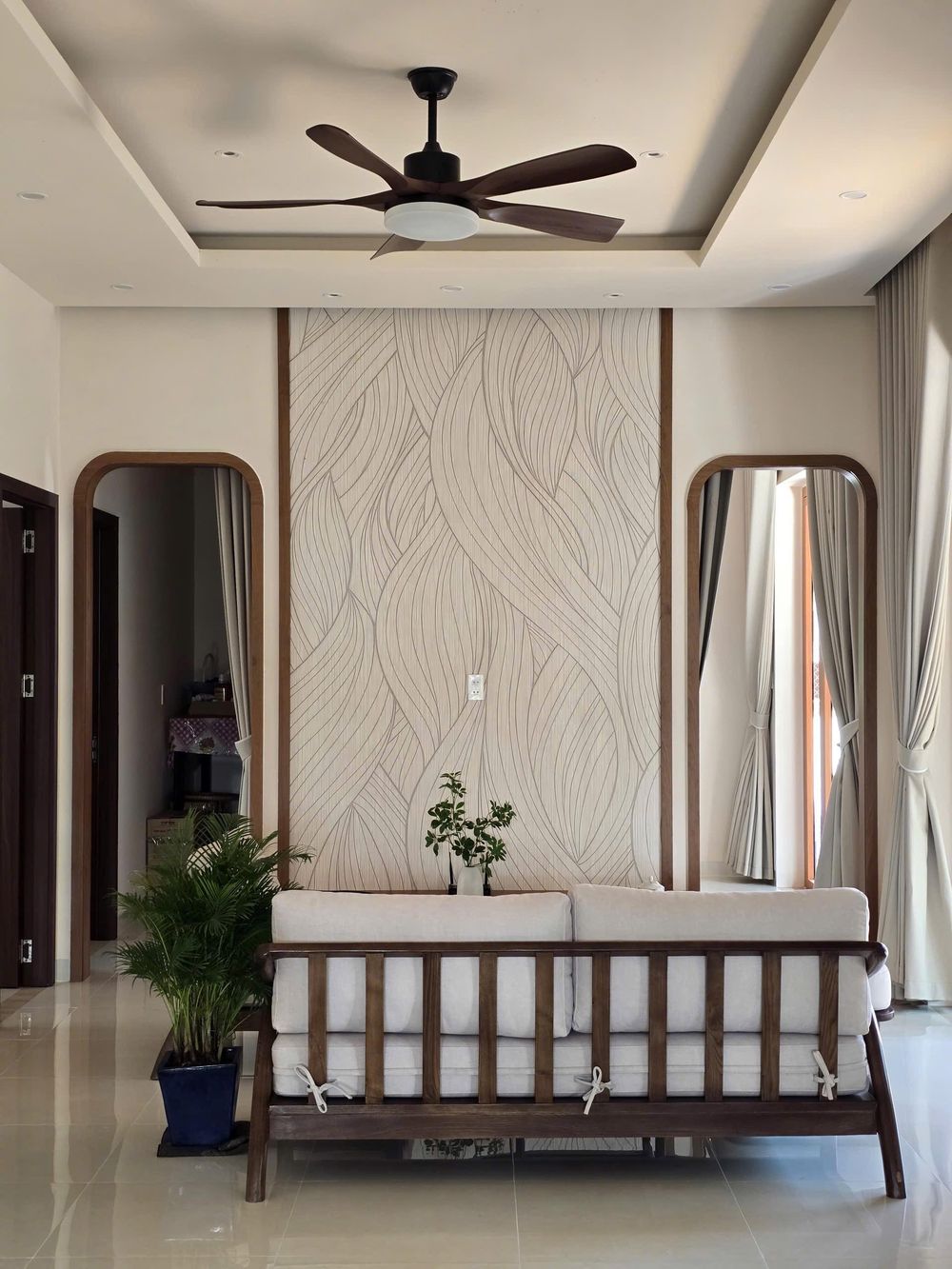 3 chị em ở Đồng Tháp cải tạo nhà 70 năm tuổi tặng bố mẹ, lắp hơn 200 bóng đèn - Hình 6