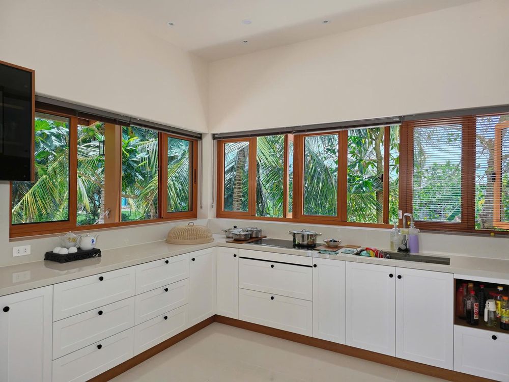 3 chị em ở Đồng Tháp cải tạo nhà 70 năm tuổi tặng bố mẹ, lắp hơn 200 bóng đèn - Hình 8