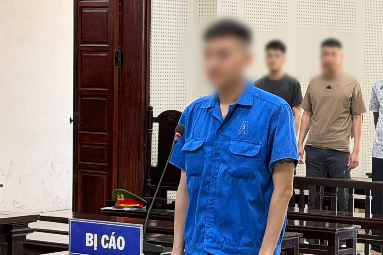 Lĩnh 22 năm 6 tháng tù vì mua bán ma túy, tàng trữ súng và pháo nổ - Hình 1