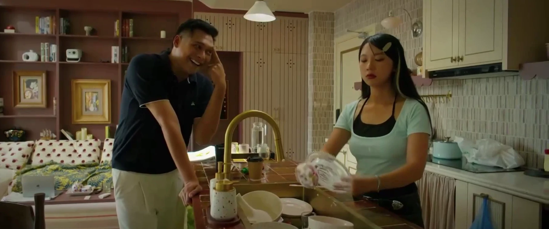 Mùa hè năm ấy - Tập 23: Tùng say xỉn mất kiểm soát với Phương - Hình 12