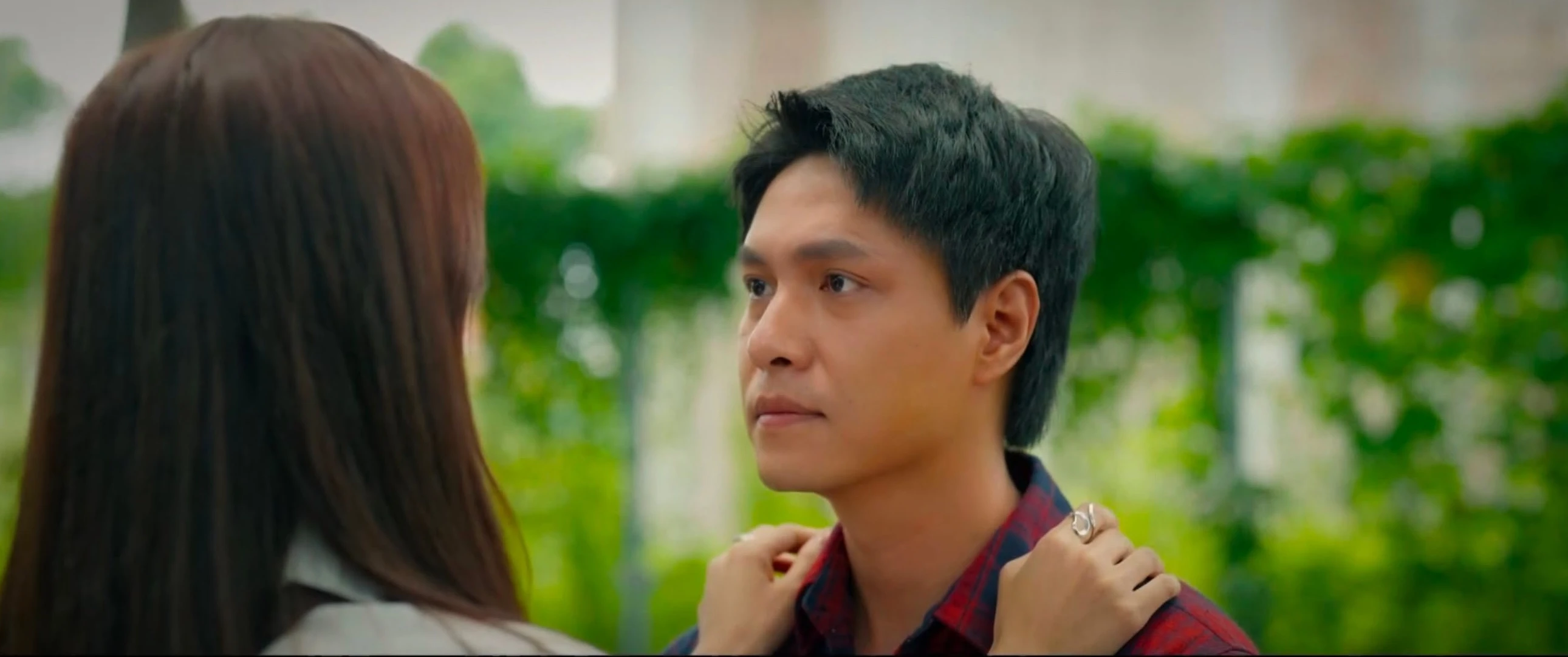 Mùa hè năm ấy - Tập 23: Tùng say xỉn mất kiểm soát với Phương - Hình 4