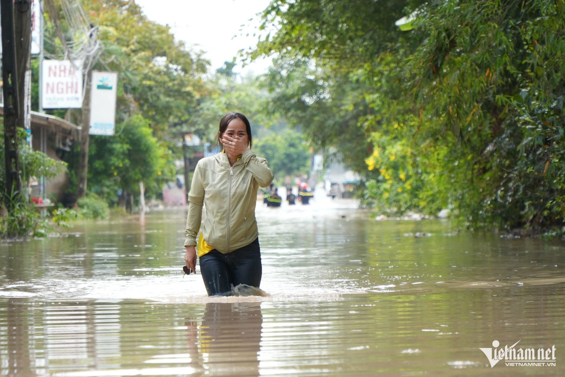 Người phụ nữ mếu máo: Đi làm về, phòng trọ đã ngập gần 1m - Hình 9