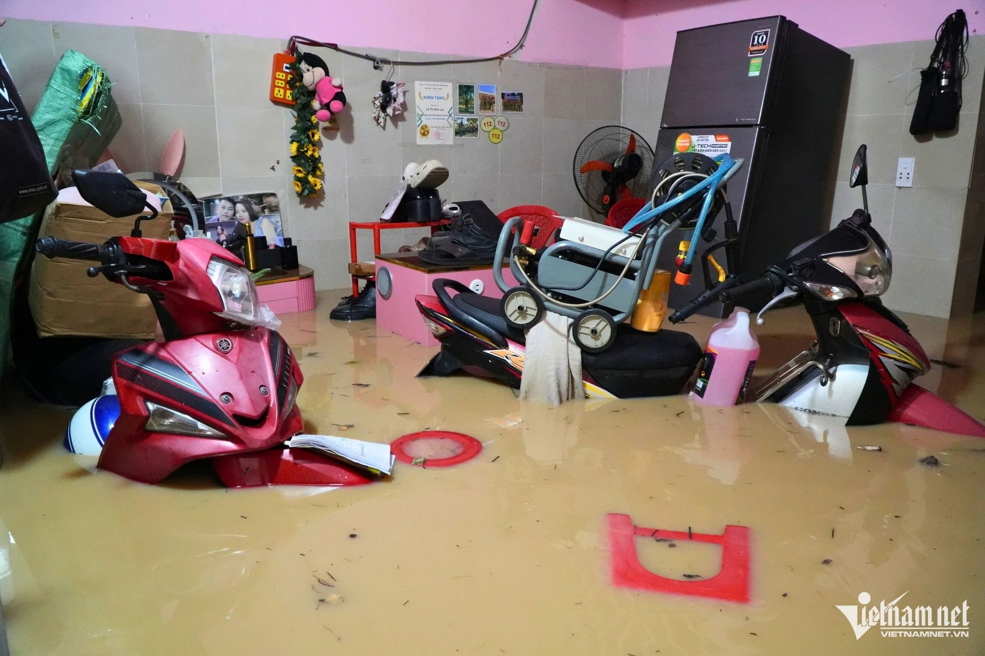Người phụ nữ mếu máo: Đi làm về, phòng trọ đã ngập gần 1m - Hình 7