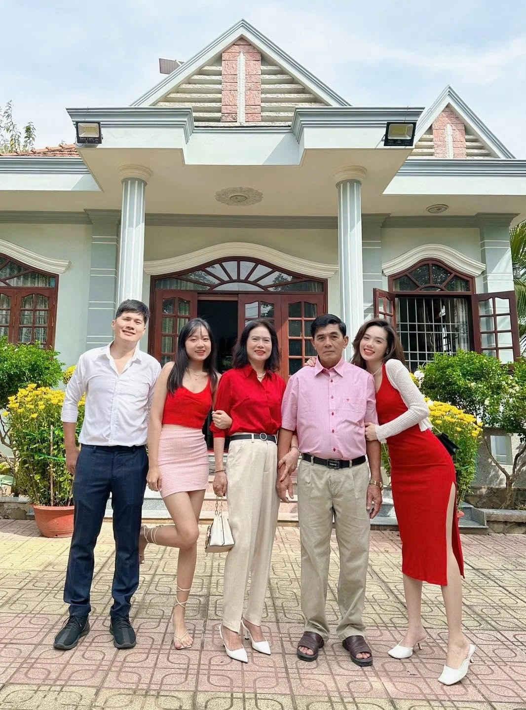 Trâm Anh sau phim trăm tỷ: Tình cảm kín tiếng, thu nhập chưa đủ lo gia đình - Hình 5