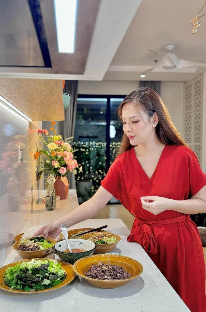 Cơm nhà Đan Lê và và cựu Phó giám đốc VFC - Hình 2