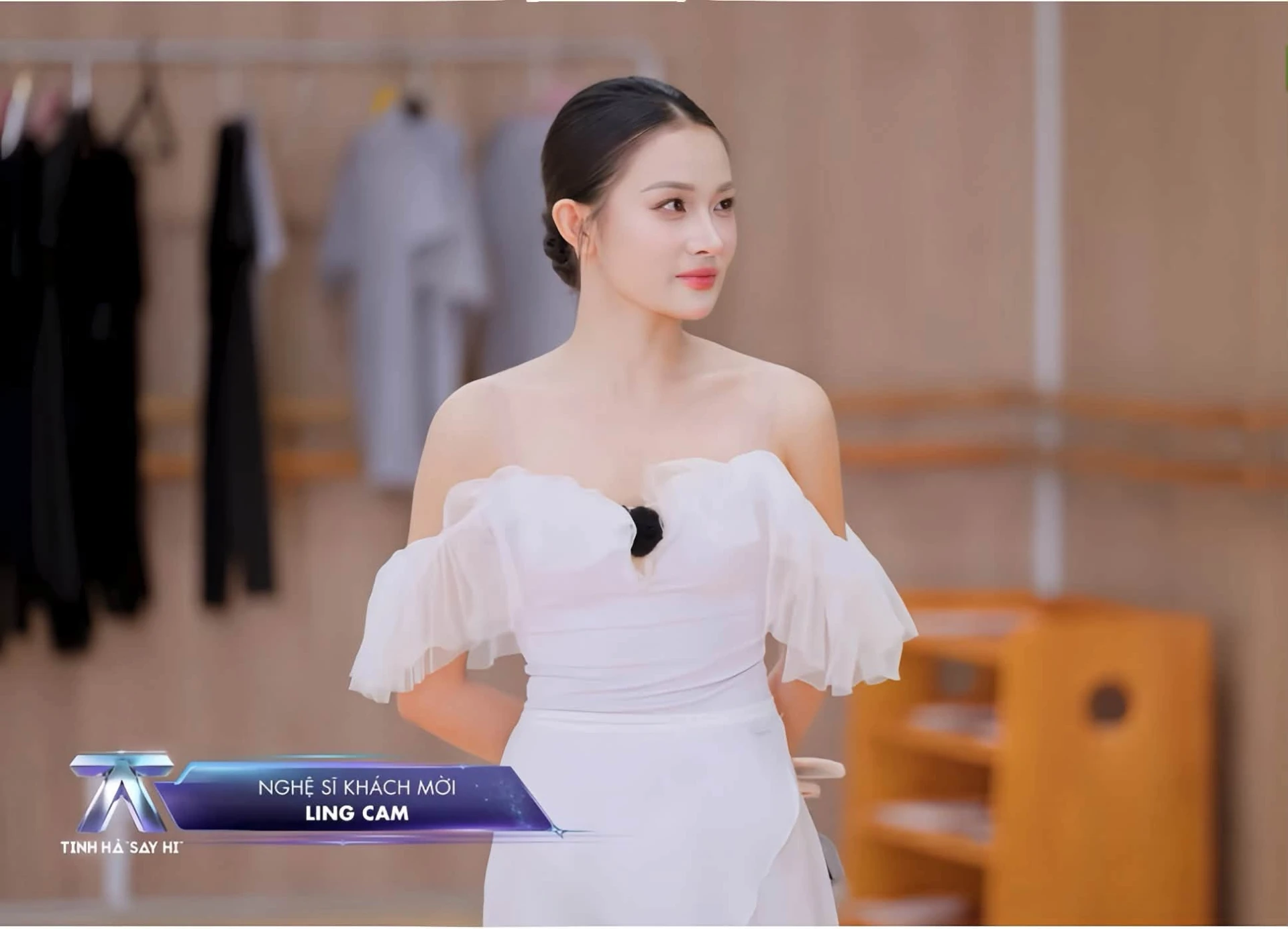 Danh tính cô giáo dạy múa ballet khiến 1 sao Việt phải liên tục xin số thoại - Hình 1