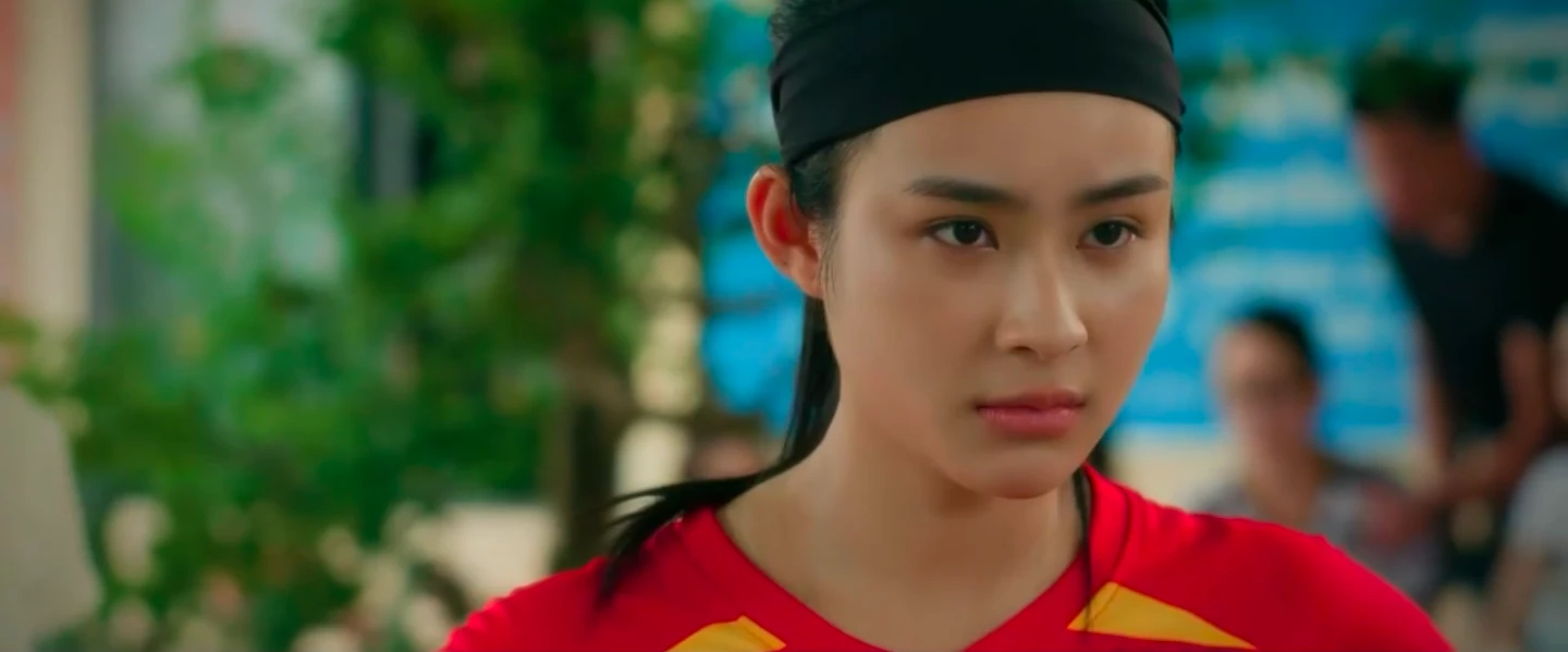Đội bóng nữ làng Xuân - Tập 1: Minh cãi lời bố để làm cầu thủ bất chấp phải ra khỏi nhà - Hình 12