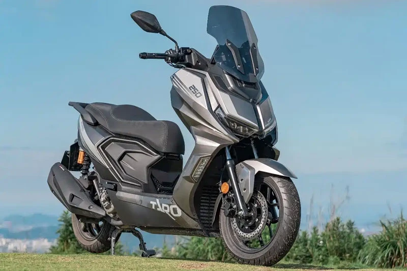 Xe tay ga 244cc, phanh ABS 2 kênh, TCS, giá gần 53 triệu đồng - Hình 1