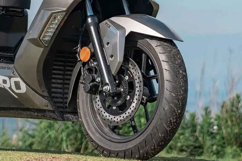 Xe tay ga 244cc, phanh ABS 2 kênh, TCS, giá gần 53 triệu đồng - Hình 5