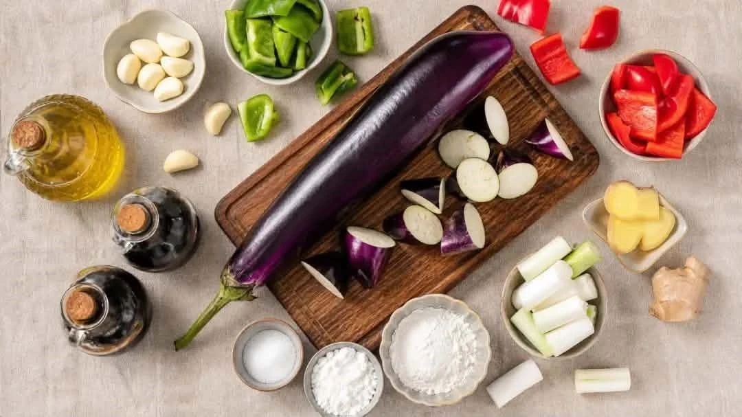 Chỉ cần thêm 1 bát nước sốt bí truyền nữa thôi, món cà tím sẽ ngon hơn cả thịt khiến bạn ăn hết 2 bát cơm - Hình 2