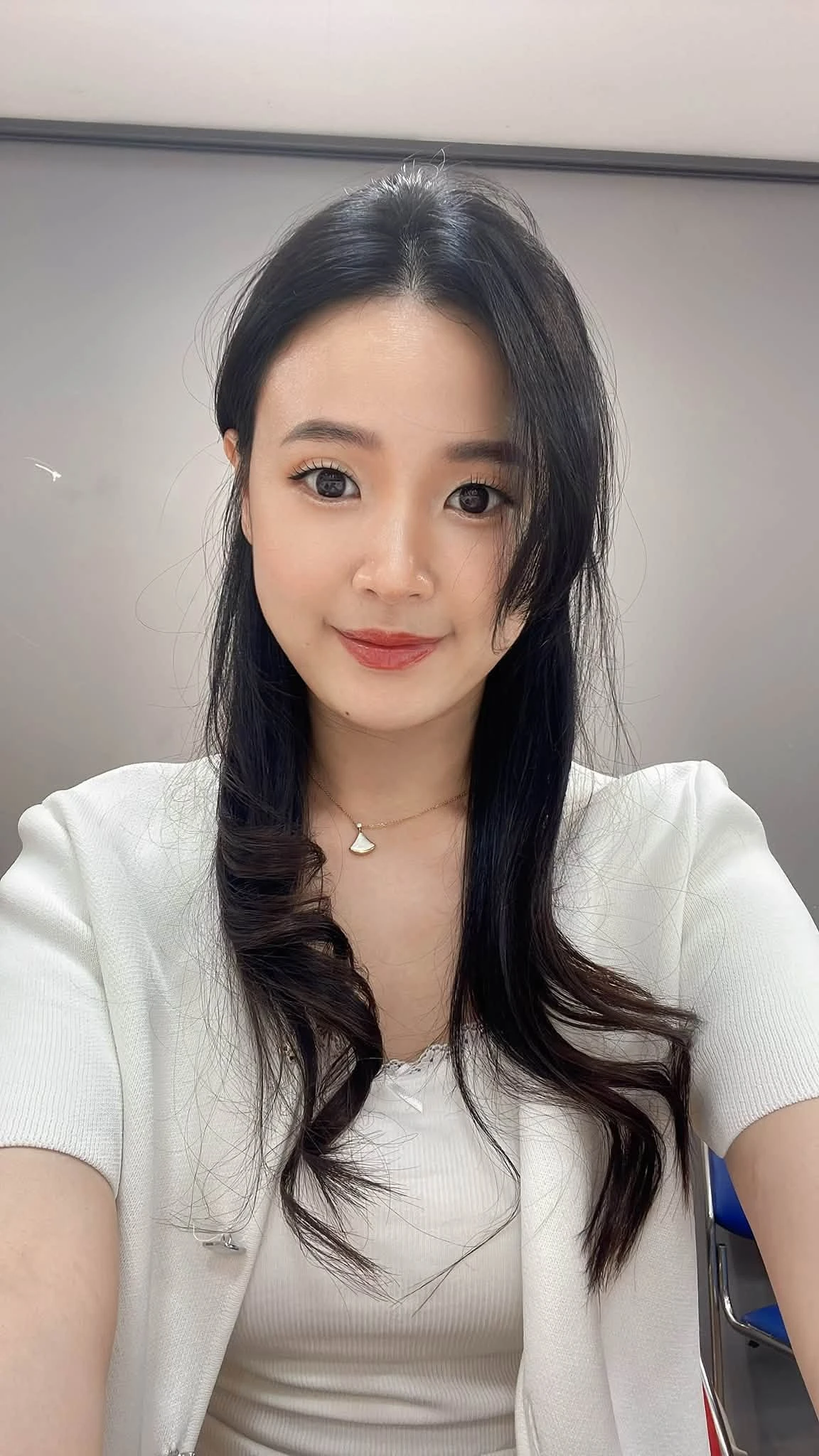 Danh ca Tuấn Vũ U70 mê làm vườn ở Mỹ, MC Hoàng Oanh hút hồn ở tuổi 36 - Hình 4
