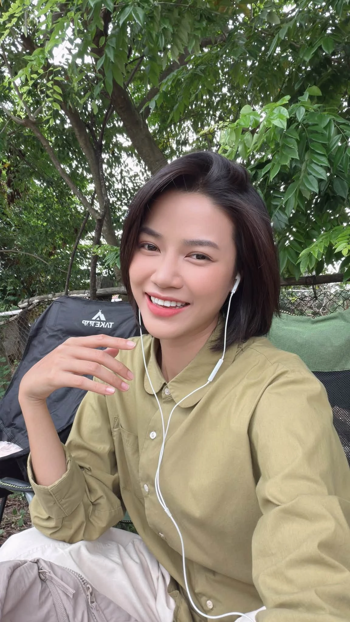 Danh ca Tuấn Vũ U70 mê làm vườn ở Mỹ, MC Hoàng Oanh hút hồn ở tuổi 36 - Hình 8