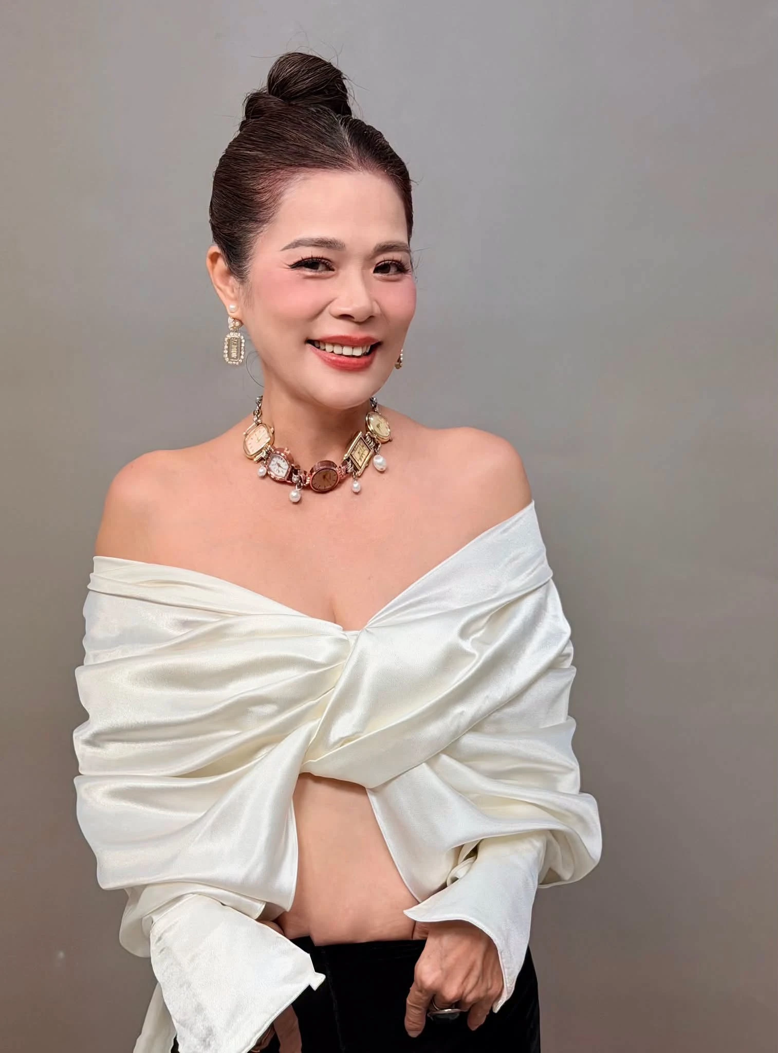 Danh ca Tuấn Vũ U70 mê làm vườn ở Mỹ, MC Hoàng Oanh hút hồn ở tuổi 36 - Hình 6