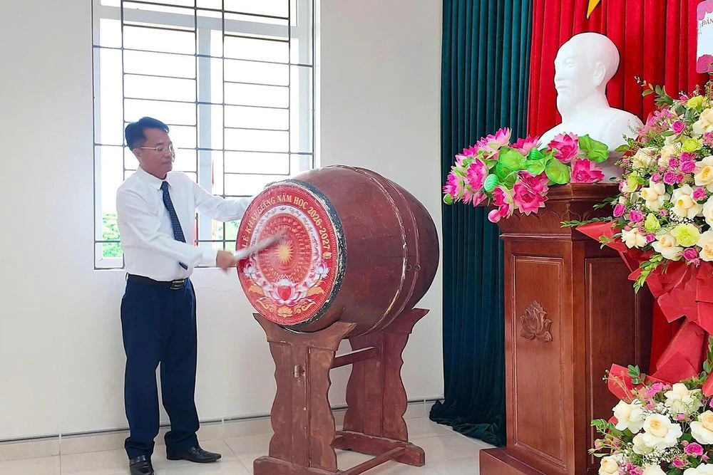 Lễ khai giảng đặc biệt của thầy giáo và 3 học sinh giữa biển trời đảo Trần - Hình 9