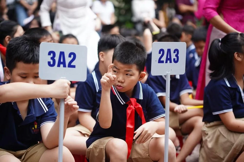 Lễ khai giảng đặc biệt ở ngôi trường thầy dạy, trò học bằng đôi tay - Hình 7